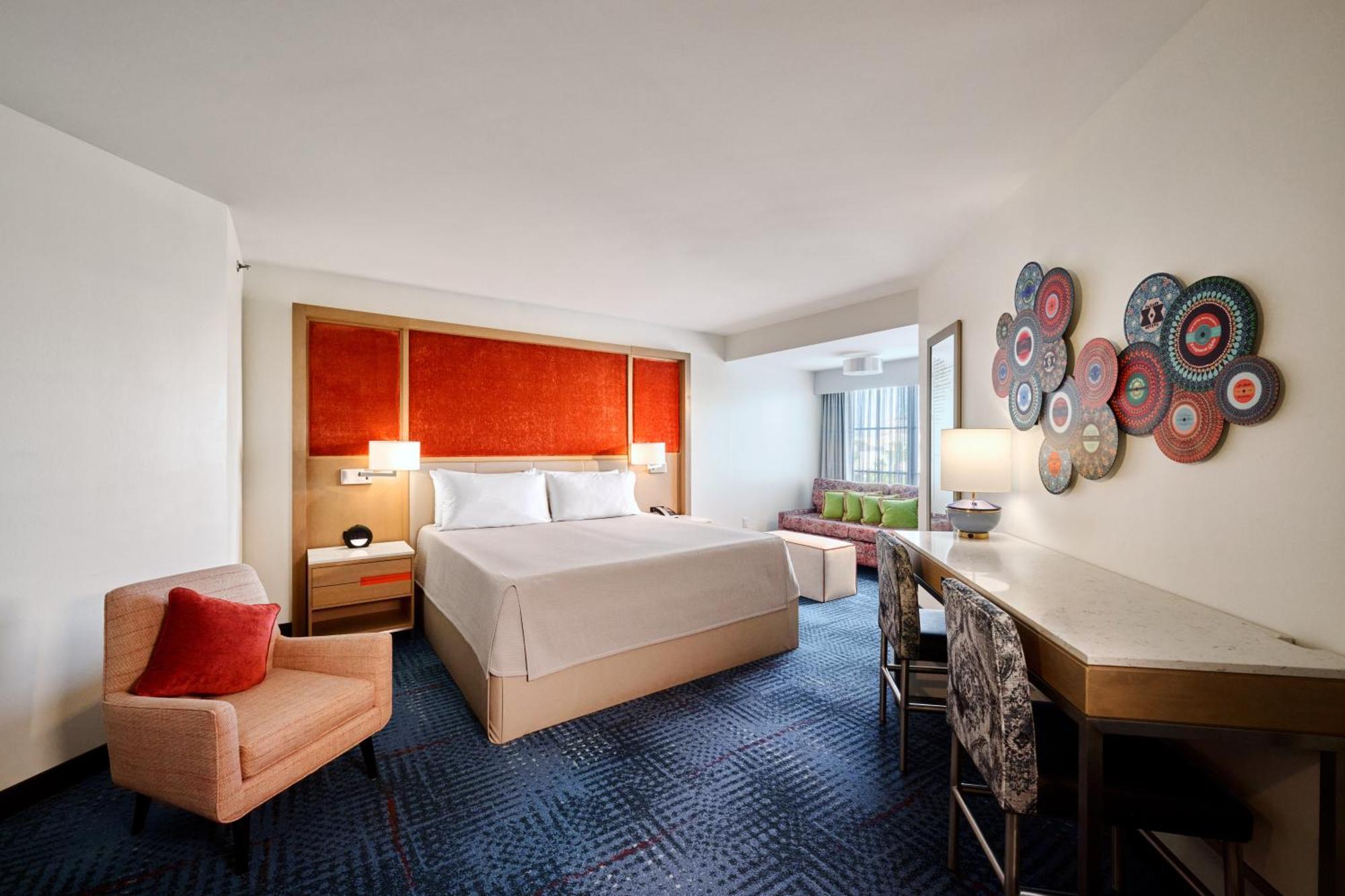 Deluxe King Room Includes ^ Universal Express Unlimited,1731393668:JPEG