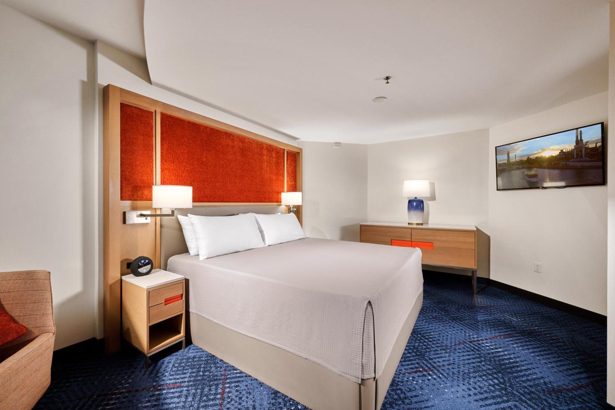 King Suite Includes ^ Universal Express Unlimited,1731394997:JPEG