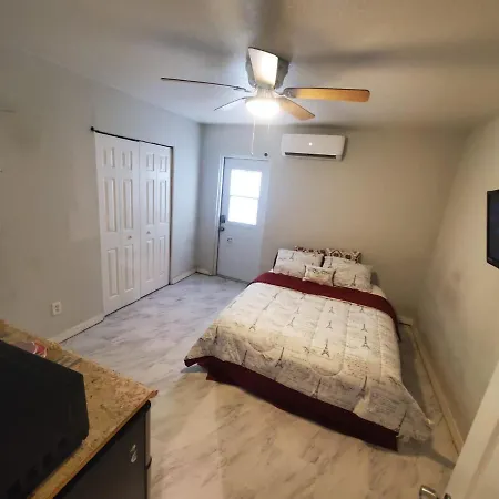 Left Side Cozy Studio For 2-3