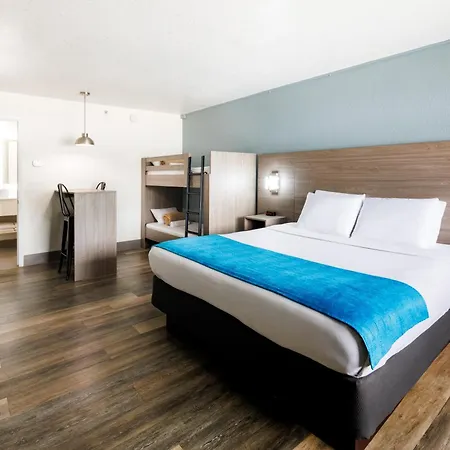 Coco Key Hotel & Water Park Resort-3